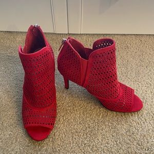 Size 8 red Unisa heels!